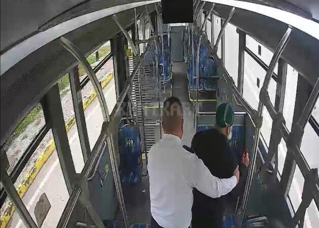 Kocaeli'de otobüs şoföründen duygulandıran hareket