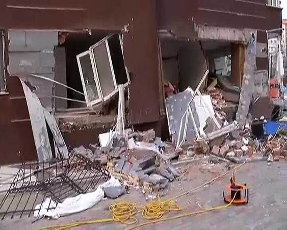 İstanbul'da 14 katlı binada patlama! Ölü ve yaralılar var