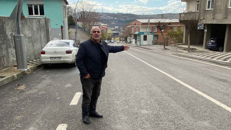 Kocaeli’de çocuklar yoldan geçen araçlara balon attı
