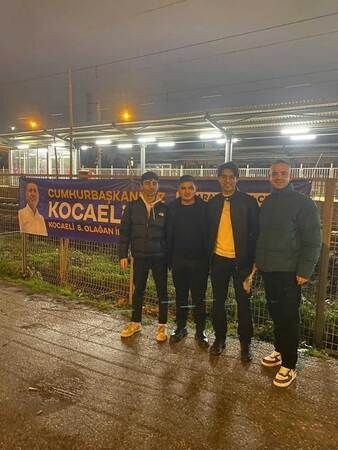 AKP’li gençlerden gece mesaisi
