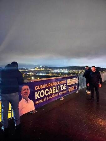 AKP’li gençlerden gece mesaisi