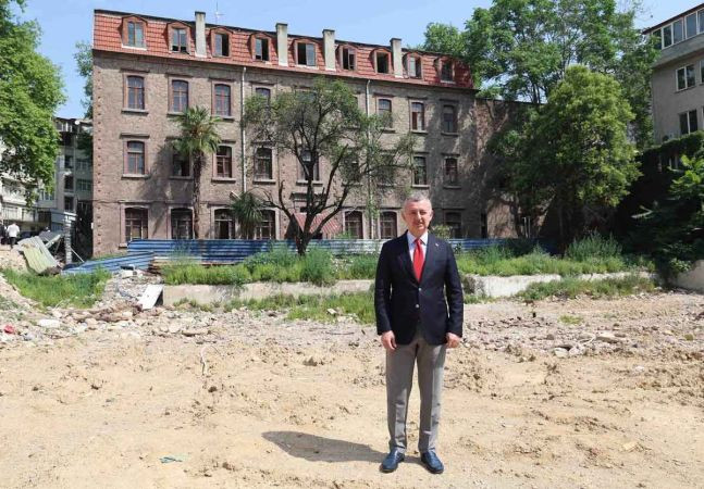 İzmit’te yıkılan vergi dairesinin yeri yaşam alanı olacak