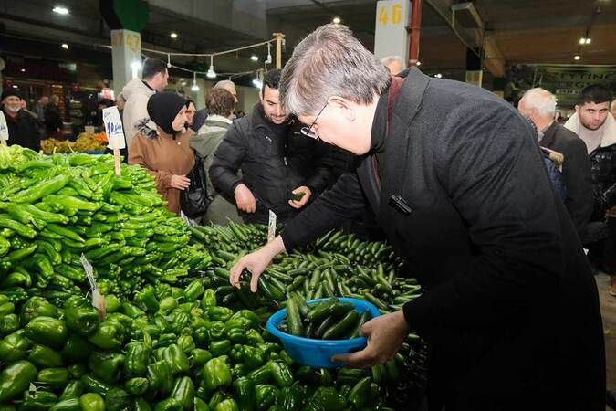 Yıldızlı, İzmit Perşembe Pazarı'nda vatandaşlarla buluştu