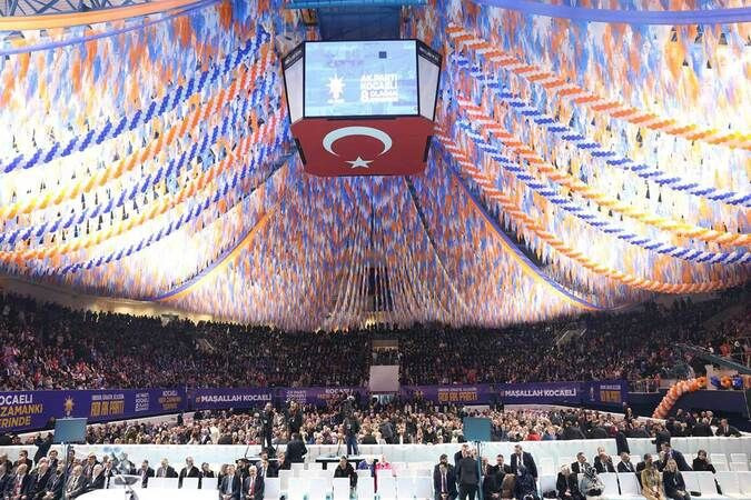 AKP kongresinde pankart şov