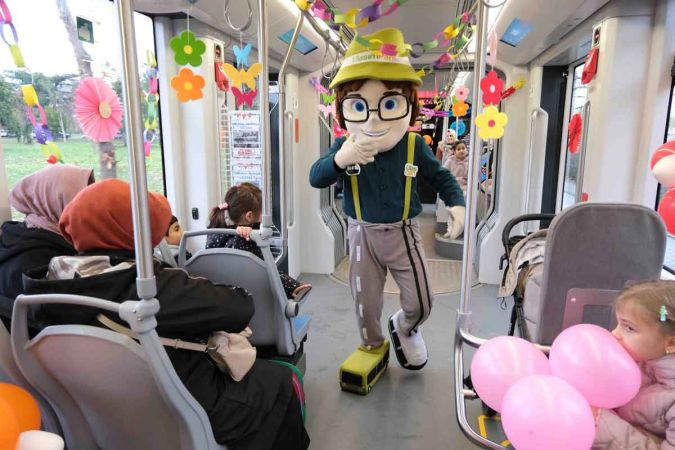 Kocaeli'de tramvay yolculuğunda unutulmaz anlar