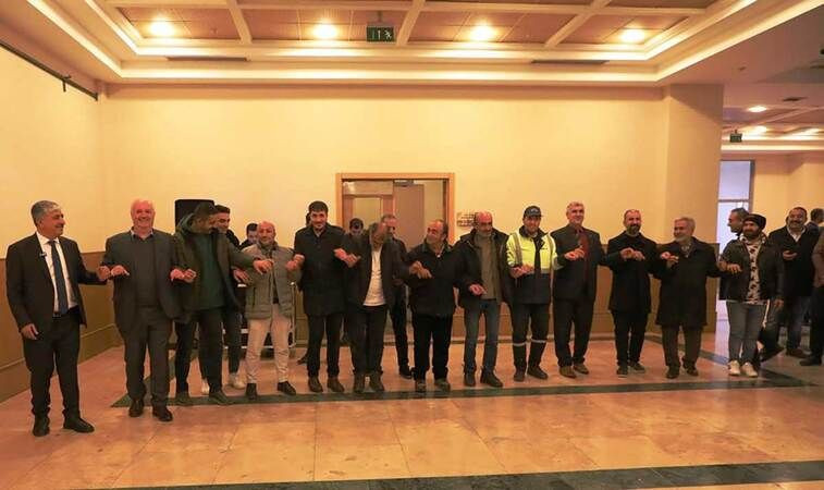Dilovası'nda en düşük maaş 50 bin TL oldu... İşçiler halay çekti