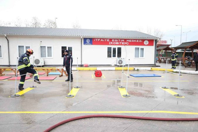 Kocaeli’de itfaiyeci olmak için zor parkurlarda yarışıyorlar