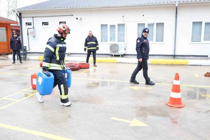 Kocaeli’de itfaiyeci olmak için zor parkurlarda yarışıyorlar