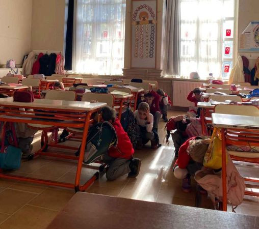 Miniklerin tatbikatı, büyükleri aratmadı