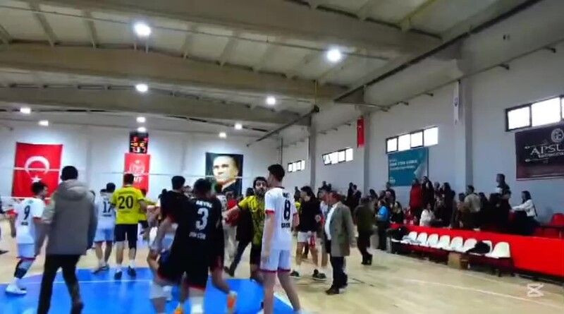Bursa'da Gölcük Belediyesine çirkin saldırı: 3 sporcu yaralandı