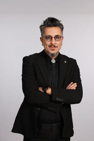 Kocaelili gazeteci, deliliğin kitabını yazdı!