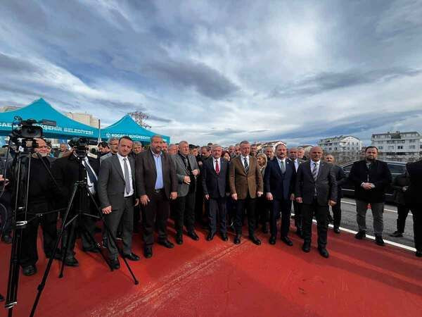 Körfez ve Derince’ye yeni yol! Teşekkür üstüne teşekkür etti