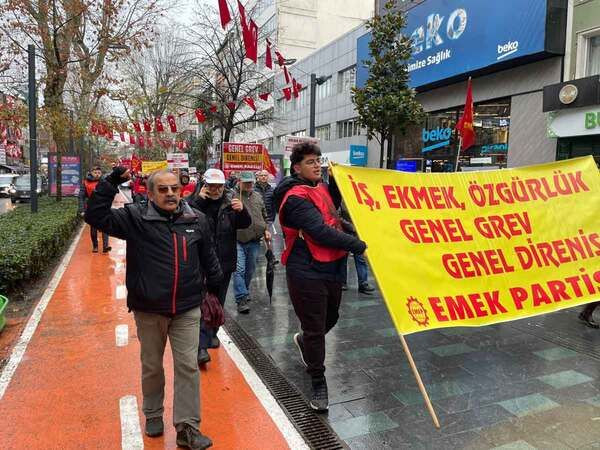 Kocaeli’de asgari ücrete tepki için binlerce kişi yürüdü!
