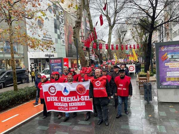 Kocaeli’de asgari ücrete tepki için binlerce kişi yürüdü!