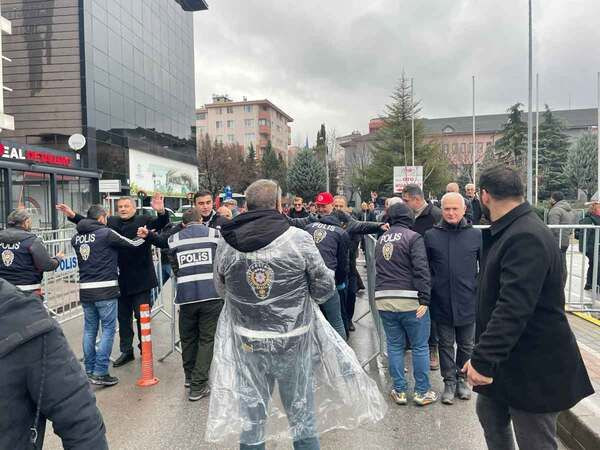 Kocaeli’de büyük miting: GEÇİNEMİYORUZ!