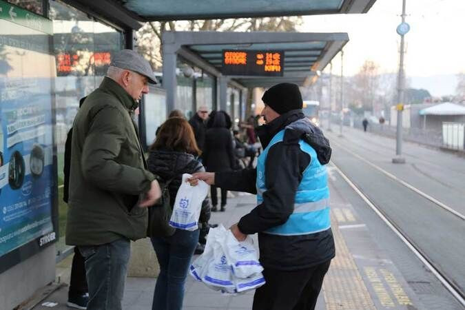 Büyükşehir, Regaib Kandil’inde 4 bin 600 kandil simidi dağıttı