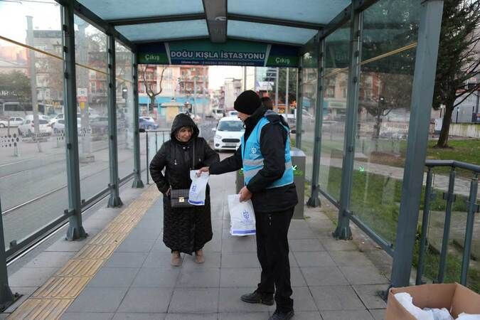 Büyükşehir, Regaib Kandil’inde 4 bin 600 kandil simidi dağıttı