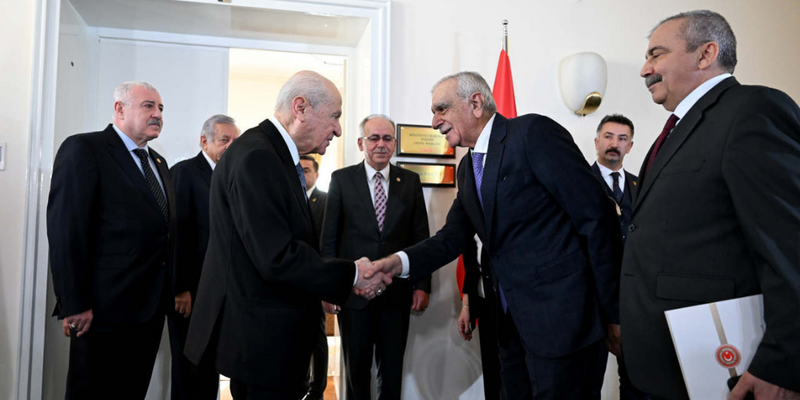 Bahçeli, bunun farkında değil mi sizce?