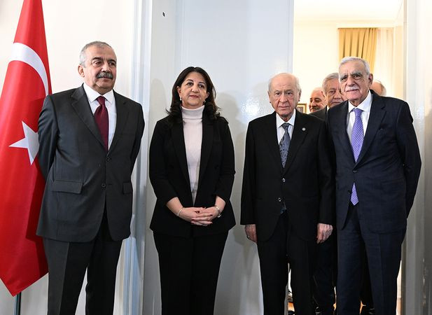 Bahçeli, bunun farkında değil mi sizce?