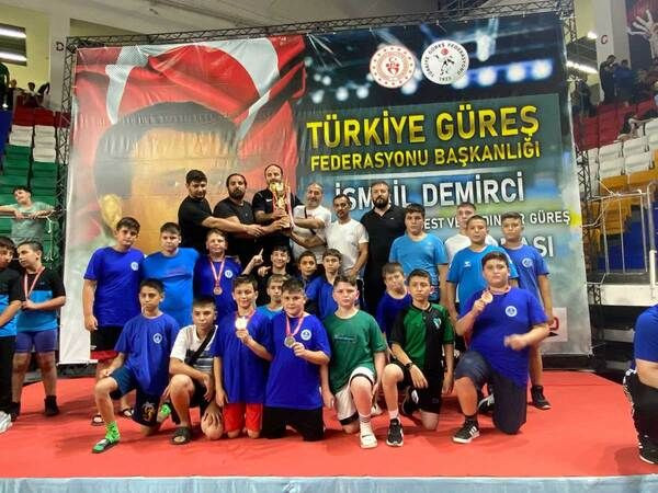 Büyükşehir Kağıtspor 2024'te 254 madalya kazandı!