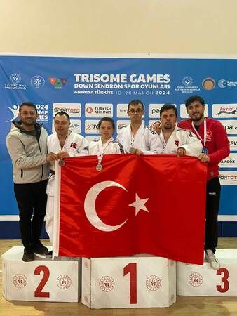 Büyükşehir Kağıtspor 2024'te 254 madalya kazandı!