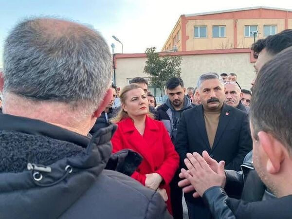 İzmit’in meclisine bile gelmeyen Hürriyet yine Gebze’de!