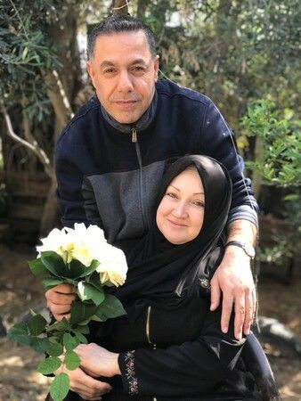 Bir oğlu şehit edilen doktoru İsrail askerleri götürdü