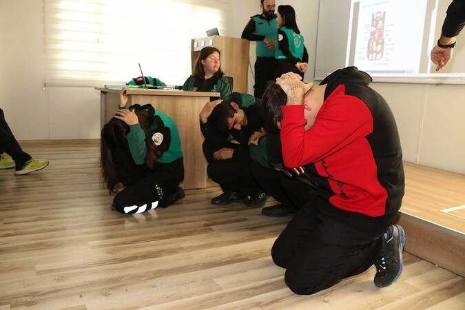 Büyükşehir, 7 bin kişiye uygulamalı deprem eğitimi verdi