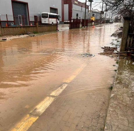 Kartepe’de o cadde adeta göl oldu! Genç başkandan Kocaman’a çağrı geldi