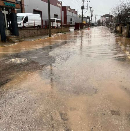 Kartepe’de o cadde adeta göl oldu! Genç başkandan Kocaman’a çağrı geldi