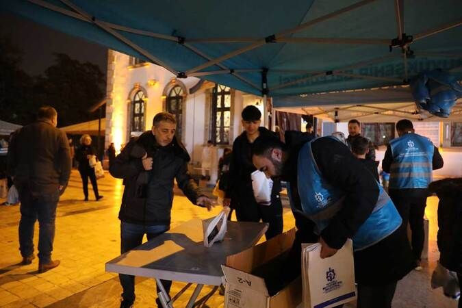 Büyükşehir kandil simidi dağıtımı gerçekleştirdi