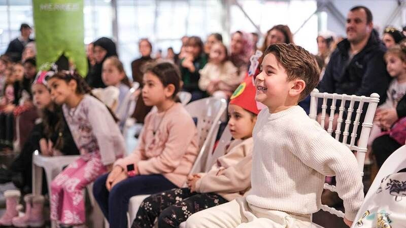 Büyükşehirden çocukları eğlendiren kukla gösterisi!