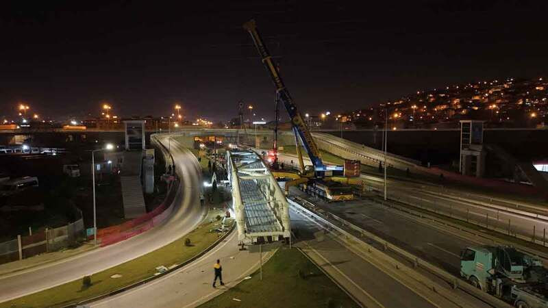 Kocaeli’de gece yarısı 120 tonluk çelik konstrüksiyon monte edildi