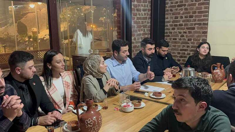 CHP’de gençlerin Genel Başkanı Başiskele’de gençlerle buluştu