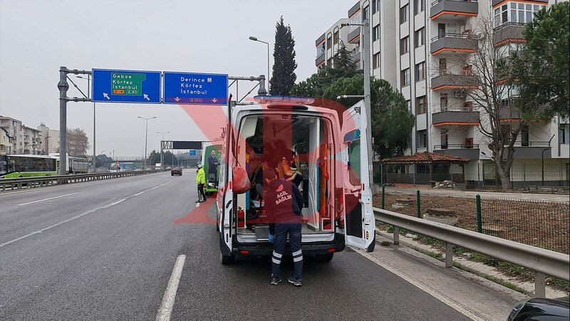 Kocaeli'de yürekleri ağza getiren kaza: Otobüsü yolcular durdurdu!