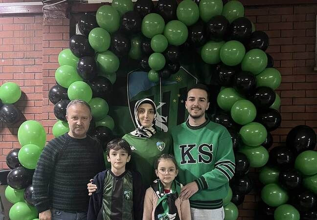 Sevgililer Günü'nde Kocaelispor taraftarları, aşklarını kulübüne gösterdi