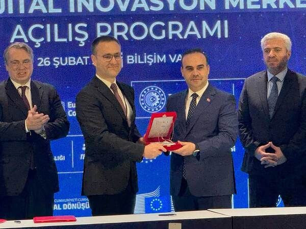 Bakan Kacır Kocaeli’de: Dünya yeniden şekilleniyor!