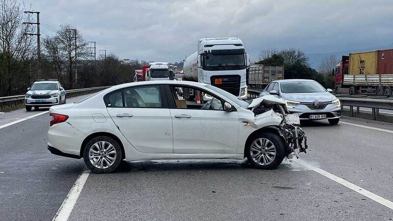 Kocaeli'de tır kazası trafiği kilitledi!