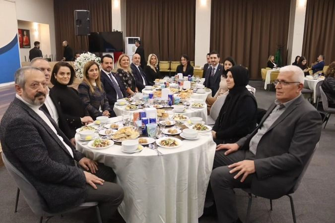 Hürriyet, bu kez iktidarı ve muhalefeti aynı sofrada buluşturdu