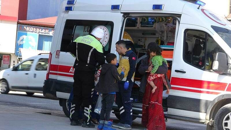 Kocaeli'de bir garip olay: Ambulans çocuğa çarptı, annesi tedaviyi kabul etmedi!