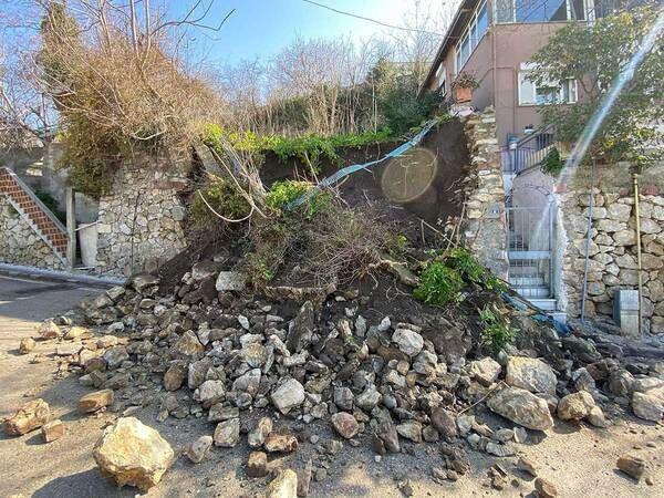 İzmit'te korkutan olay: İstinat duvarı çöktü!