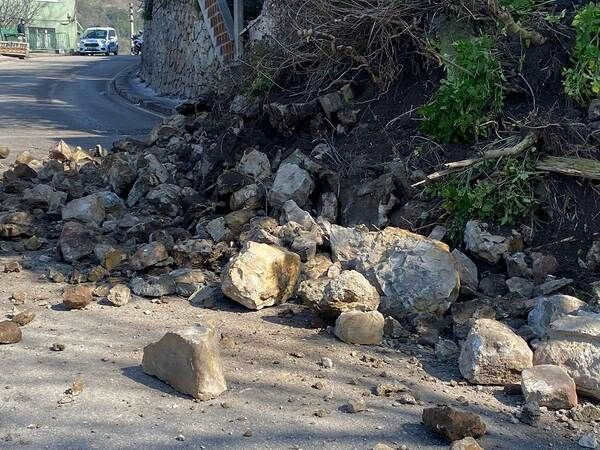 İzmit'te korkutan olay: İstinat duvarı çöktü!
