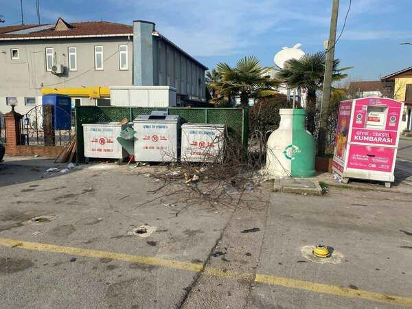 AKP İzmit İlçe Başkanı çöpleri paylaşıp Hürriyet’e seslendi