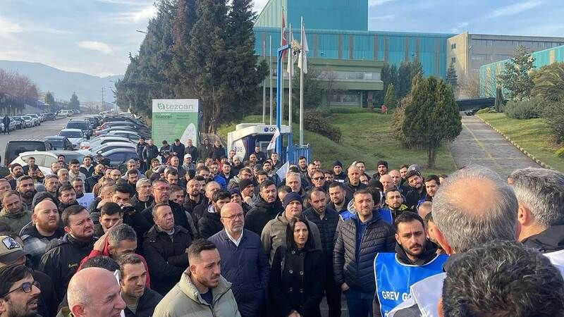 Tezcan Galvaniz’de patronun komik zam teklifine işçiler grevle karşılık verdi!