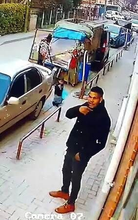 İzmit'te kucağında bebekle hırsızlık