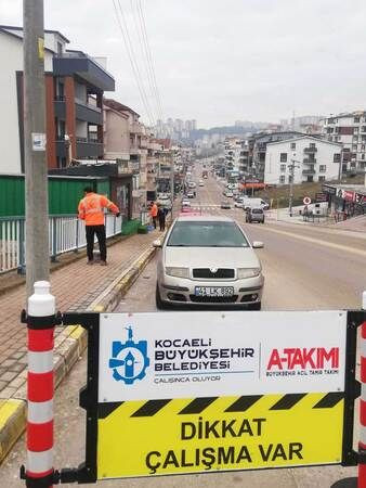 Büyükşehir Belediyesi Yeşilova’daki korkulukları boyadı