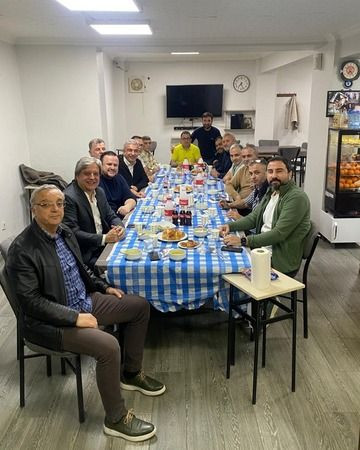 CHP İzmit’in muhalif ekibi Hurşit hocayla iftarda buluştu