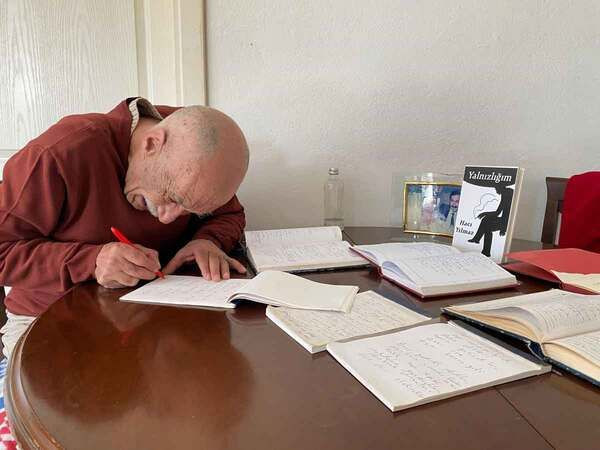 Kocaeli’de engelleri kalemiyle aştı