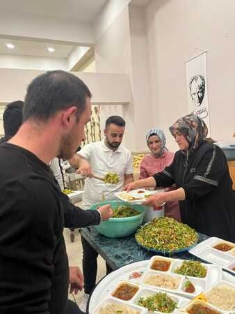 İzmit ve Sakarya’da ikamet eden Günebakanlılar, iftarda buluştu