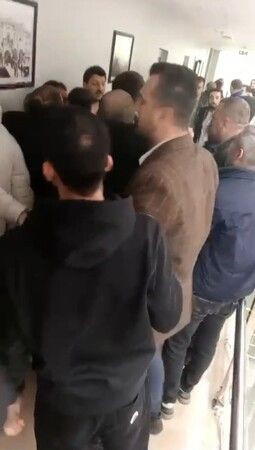 Karamürsel Belediyesi’ndeki ihalede, MHP'li başkan ve kavgayı ayıran şahıs bıçaklandı